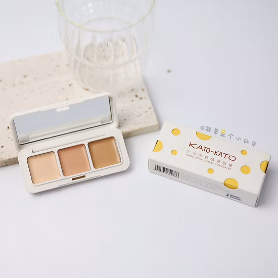 Kato Tricolor Plate Covers The Face with Spots Acne Marks and Dark Circles Concealer